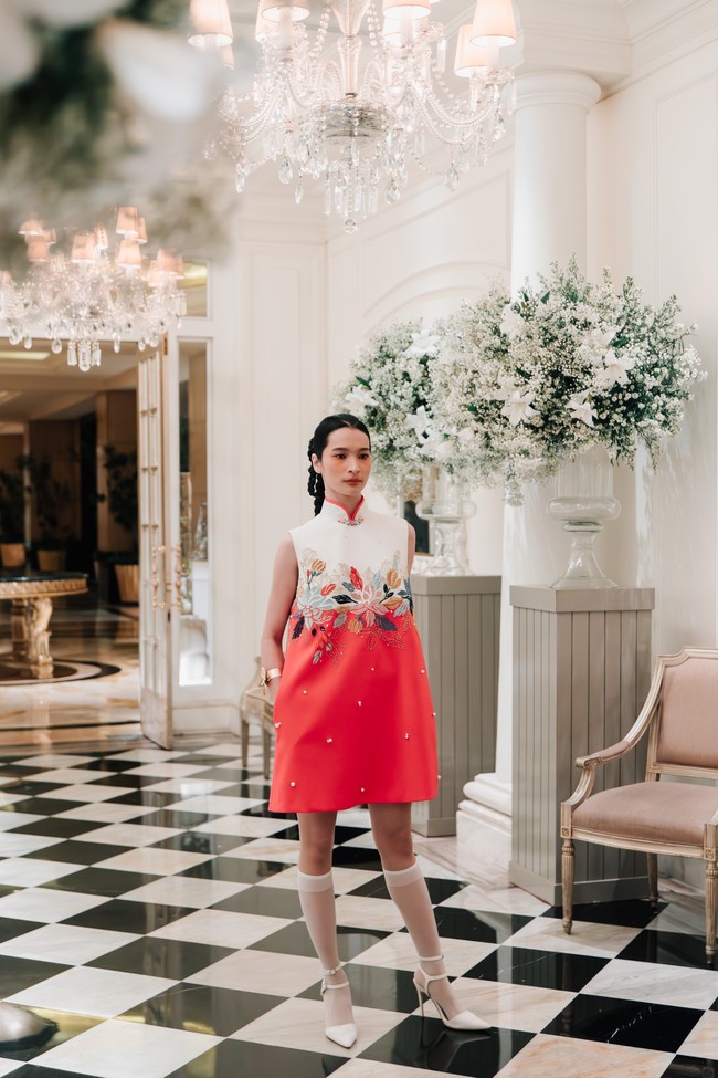 Inilah koleksi Cheongsam Sebastian Gunawan untuk Imlek 2024, yang bertajuk Yu Garden. Kata Yu sendiri bermakna kebahagiaan yang kemudian diinterpretasikan Seba dan Cristina ke dalam 48 look yang beragam. Foto: Dok. Sebastian Gunawan.