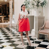 Inilah koleksi Cheongsam Sebastian Gunawan untuk Imlek 2024, yang bertajuk Yu Garden. Kata Yu sendiri bermakna kebahagiaan yang kemudian diinterpretasikan Seba dan Cristina ke dalam 48 look yang beragam. Foto: Dok. Sebastian Gunawan.