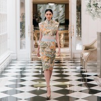Inilah koleksi Cheongsam Sebastian Gunawan untuk Imlek 2024, yang bertajuk Yu Garden. Kata Yu sendiri bermakna kebahagiaan yang kemudian diinterpretasikan Seba dan Cristina ke dalam 48 look yang beragam. Foto: Dok. Sebastian Gunawan.