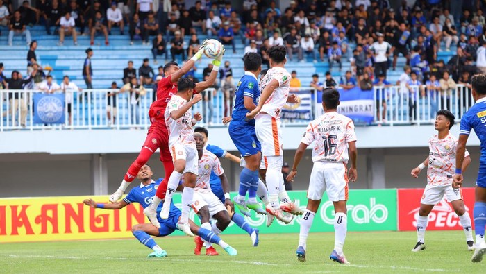 Laga PSIM Jogja vs Persiraja di Stadion Mandala Krida, Jogja, Rabu (17/1/2024).