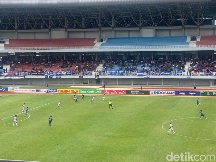 Laga PSIM Jogja vs Persiraja di Stadion Mandala Krida, Jogja, Rabu (17/1/2024) sore.