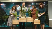 PT Manulife Aset Manajemen Indonesia (MAMI) dan PT Bank HSBC Indonesia (HSBC Indonesia) meluncurkan reksa dana Manulife Saham Syariah ESG (Environmental, social, and corporate governance) Transisi Global Dolar AS (MAGET) Kelas A2 di Manulife Training Centre, Sampoerna Strategic Square, Jakarta, Selasa (16/1/2024).  