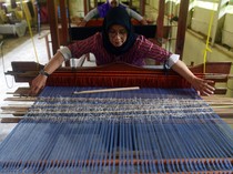 Melihat Pembuatan Songket Aceh yang Tembus Pasar Mancanegara