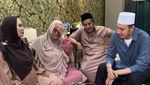 Momen Kartika Putri Bersama Keluarga Saat Makan dan Ngopi di Kafe