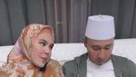Momen Kartika Putri Bersama Keluarga Saat Makan dan Ngopi di Kafe