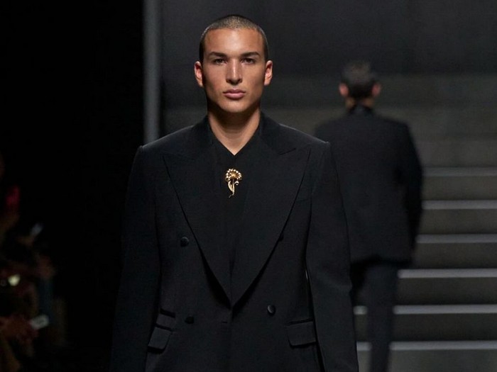 Nikko Gonzalez debut jadi model di fashion show Dolce & Gabbana.