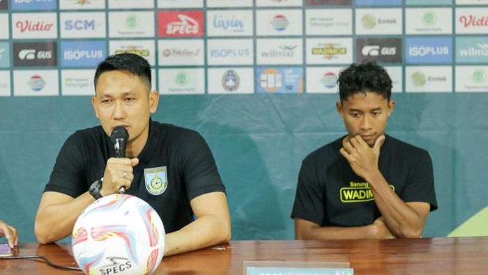 Pelatih Surabaya Agus Indra
