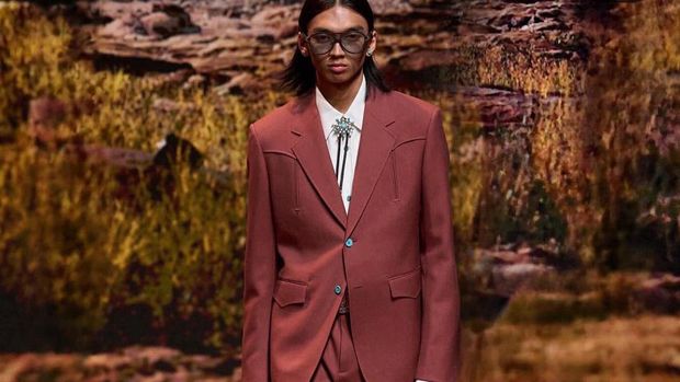 Raihan Fahrizal saat tampil di Paris Fashion Week 2024.