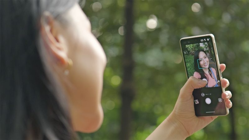 Review Kamera Sharp Aquos Sense8