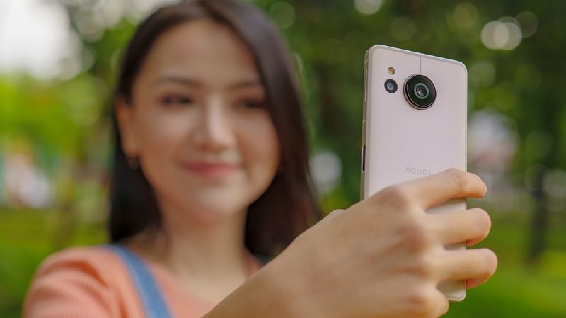 Review Kamera Sharp Aquos Sense8