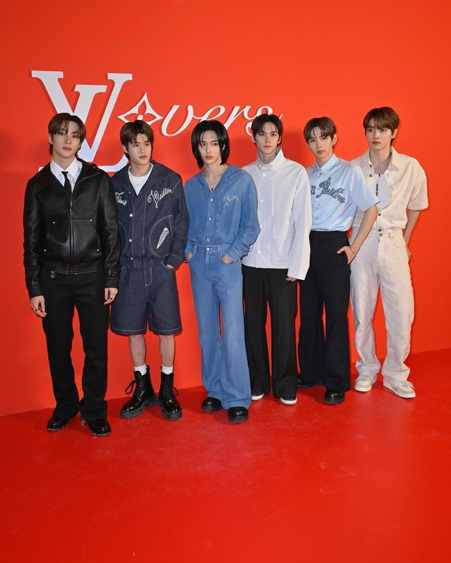 Grup KPop naungan SM Entertainment, RIIZE meramaikan Paris Fashion Week 2024 sebagai House Ambassador Louis Vuitton. Foto: dok. Twitter @RIIZECENTRAL