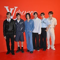 Grup KPop naungan SM Entertainment, RIIZE meramaikan Paris Fashion Week 2024 sebagai House Ambassador Louis Vuitton. Foto: dok. Twitter @RIIZECENTRAL