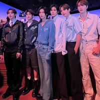 BRIIZE (sebutan penggemar RIIZE) menyebut Wonbin cs semakin tampan dan unreal setelah terkena angin Paris. Foto: dok. Twitter @RIIZECENTRAL