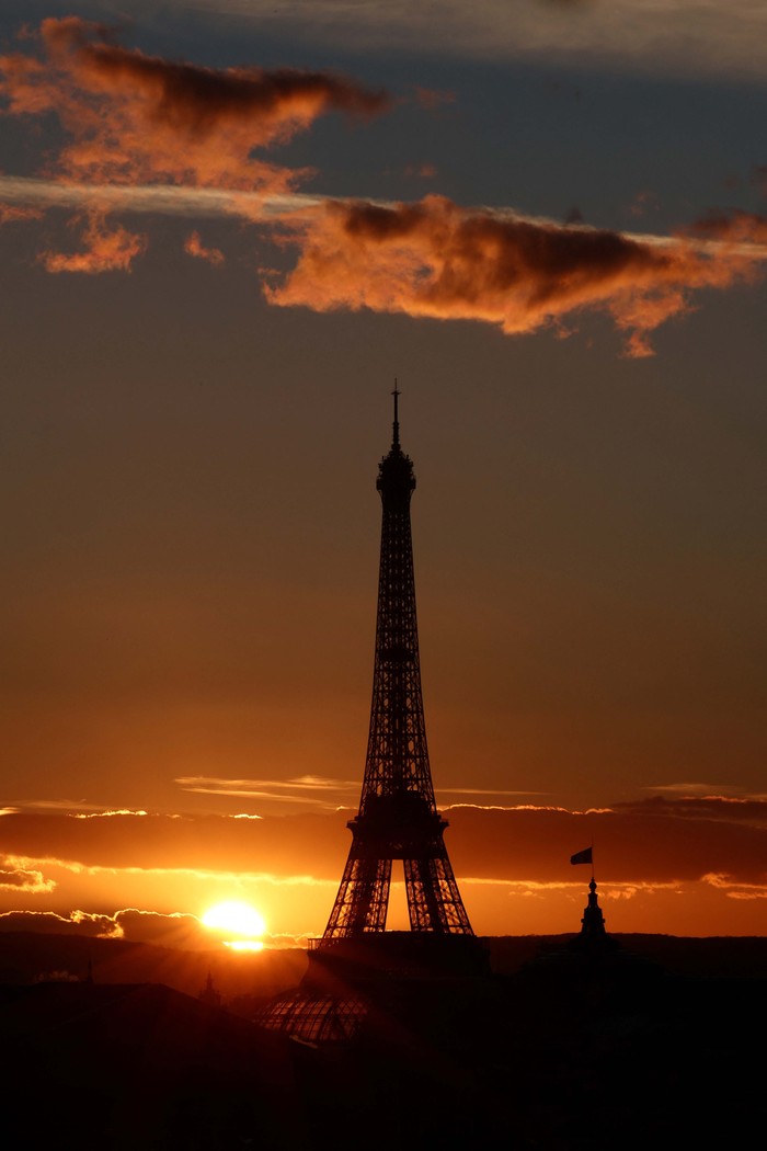 View of the Eiffel tower as the sun sets on a winter day in Paris, France, January 15, 2024. REUTERS/Stephanie Lecocq