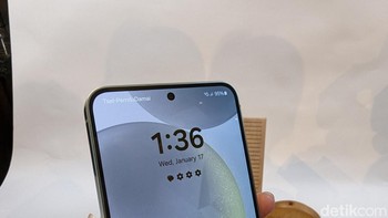 Bodinya terasa lebih tipis dibandingkan generasi sebelumnya, dengan bezel yang lebih tipis. Foto: Virgina Maulita Putri/detikINET