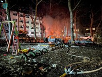 Serangan Rusia Hancurkan Apartemen di Odesa