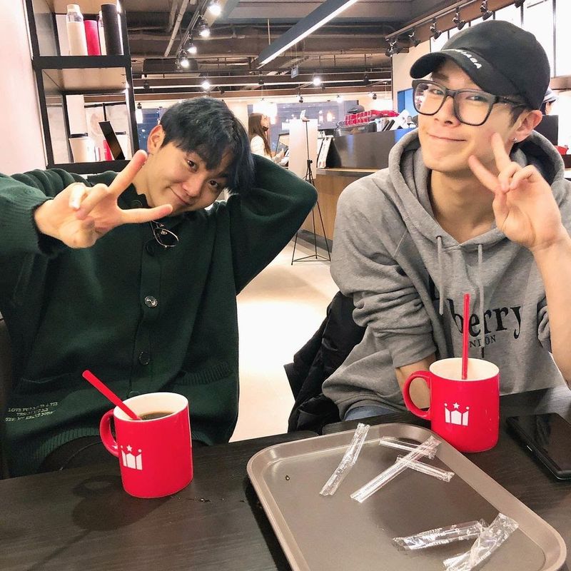 Seungkwan SEVENTEEN dan Moonbin ASTRO