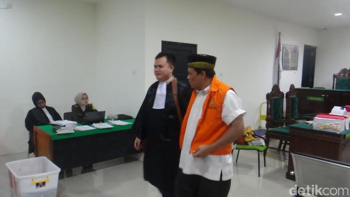 Slamet Amin, terdakwa kasus korupsi dana desa saat di Pengadilan Negeri Bengkulu, Rabu (17/1/2024)