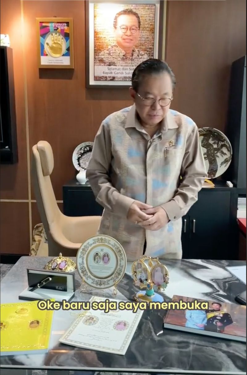 Souvenir pernikahan Pangeran Abdul Mateen dan Anisha Rosnah