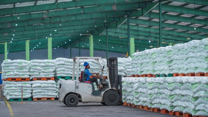 Stok Pupuk di Gudang Pusri