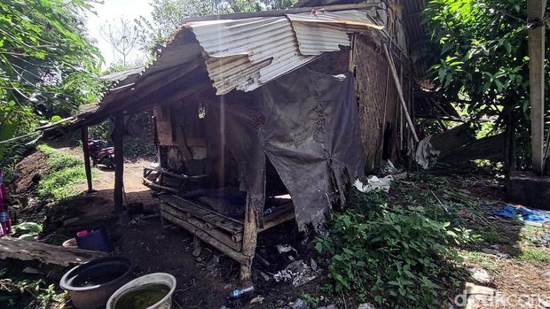Tempat ekseskusi dan penjualan daging anjing di Sukabumi, Jawa Barat