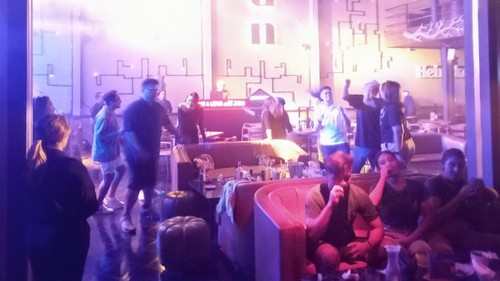 Suasana salah satu tempat hiburan malam di kawasan Seminyak, Badung, Bali, Selasa dini hari (16/1/2024).