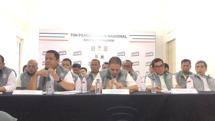 Tim Hukum Nasional (THN) capres-cawapres Anies Baswedan dan Muhaimin Iskandar (AMIN) menggelar konferensi pers terkait pelanggaran pemilu.