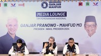 Selain itu ia juga mendapatkan rekaman info para guru PGRI akan diangkat menjadi PNS jika paslon tersebut menang. Hasto awalnya menyampaikan, jika saat ini berbagai dugaan intimidasi dan kecurangan dalam Pemilu 2024 itu terungkap akibat adanya gerakan rakyat.
