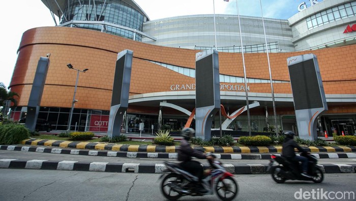 Videotron di Bekasi Tempat Iklan Anies Diturunkan Kini Mati Iklan Anies Baswedan di videotron Jalan KH Noer Ali, Kota Bekasi diturunkan. Kini jejeran videotron tersebut mati.