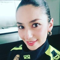 Seorang polisi wanita bernama Viviana Alvarado viral karena karena kecantikannya menyihir netizen. Ketika itu, ia bahkan dijuluki sebagai Polisi Barbie.  Foto: Instagram @ vivianaalvaradova