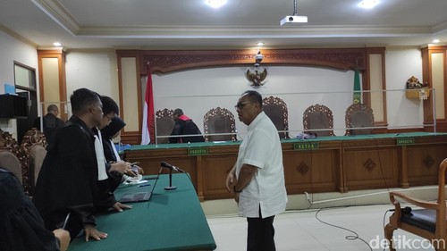 Eks Kajari Buleleng saat sidang vonis di Pengadilan Tipikor Denpasar, Rabu (17/1/2024).