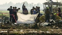 23 orang tewas akibat ledakan pabrik kembang api tersebut.