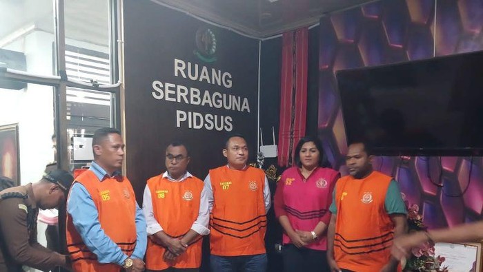 5 Tersangka Korupsi Pilkada Aru 2020