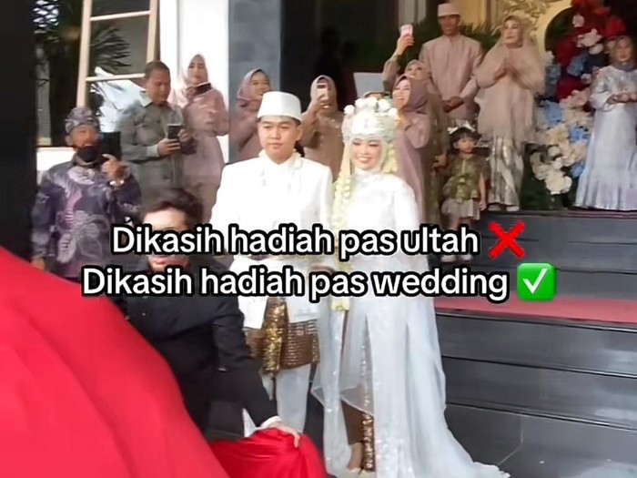 Acara pernikahan viral di TikTok, pengantin memberikan satu buat mobil dan satu hektar kebun sawit.