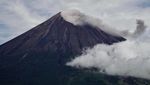 Terkini! Gunung Semeru Alami 12 Kali Gempa Letusan dan Erupsi