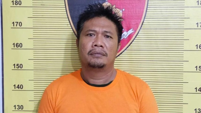 Azhari, warga Belawan yang ditangkap di Langkat saat jual Pertalite Oplosan. (Dok Polres Binjai)
