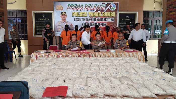 Barang bukti 120 ribu butir Zenith saat diamankan jajaran Polres Tanah Bumbu