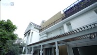 Andre Taulany yang melihat rumah BCL inipun terpukau. Ia mengatakan kalau desainnya mirip rumah-rumah raja. Foto: YouTube