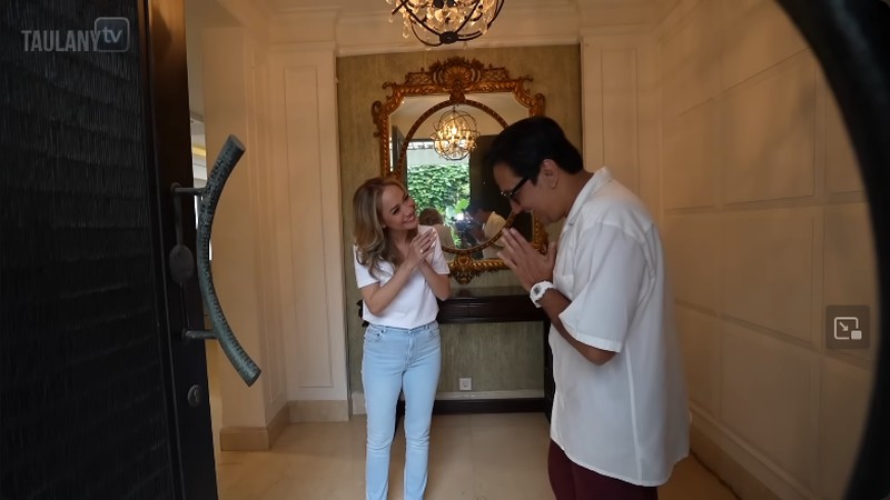dapur bergaya American Style di rumah BCL