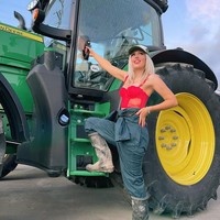 Aku sekarang bisa mempekerjakan waktu. Aku mendapat banyak hujatan dari wanita yang mengatakan aku tidak benar-benar menggunakan itu untuk bekerja di ladang tapi semua atensi membantu semuanya untuk lebih maju, katanya dilansir NY Post. Foto: Instagram