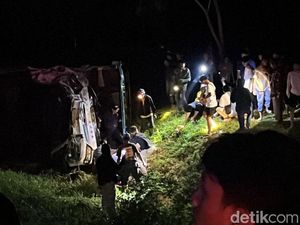 Bus Rombongan SMAN 1 Sidoarjo Kecelakaan di Tol Ngawi, 2 Orang Tewas