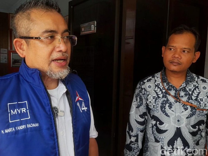 Caleg DPR dari Partai Demokrat dapil Jateng IX, Marta Yandry, di kantor Bawaslu Brebes, Kamis (18/1/2024).