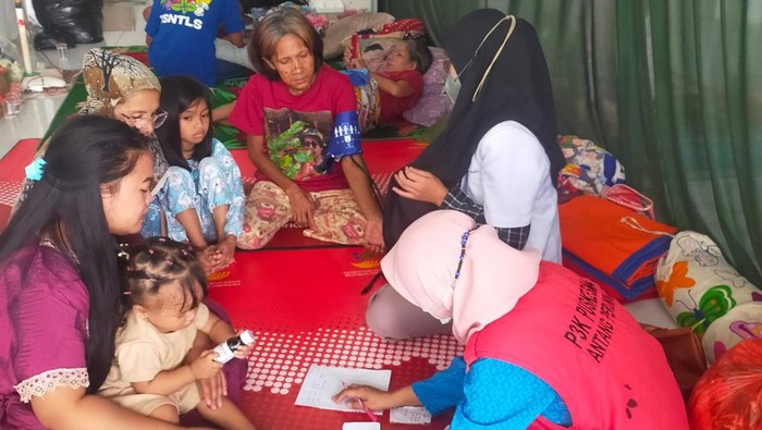 Dinkes Makassar lakukan pemeriksaan kesehatan terkadap korban banjir di Manggala
