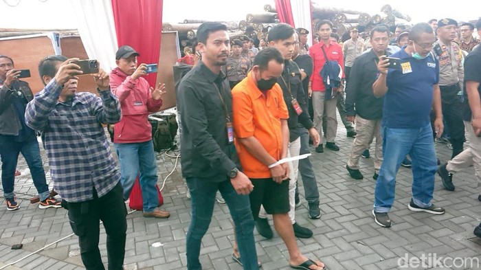 Dittipidter Bareskrim Ungkap Tindak Pidana Ilegal Logging Ribuan Meter Kubik Dittipidter Bareskrim Ungkap Tindak Pidana Ilegal Logging Ribuan Meter Kubik di Lamongan, Kamis (18/1/2023).