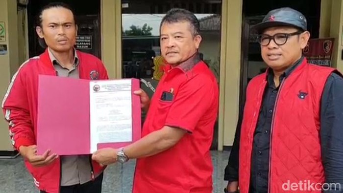 DPC PDIP Indramayu melaporkan karyawan PDAM Indramayu ke polisi terkait unggahan foto tak senonoh Megawati Soekarnoputri.
