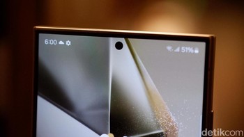 Bagian atasnya terdapat kamera 12 MP. Foto: Adi Fida Rahman/detikINET