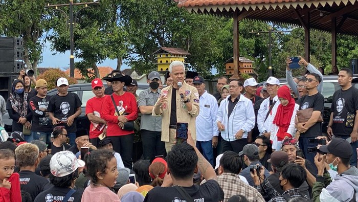 Ganjar Pranowo konsolidasi bersama Relawan Jimat Nuswantoro di Madiun, Jawa Timur (Jatim), Kamis (18/1/2024).