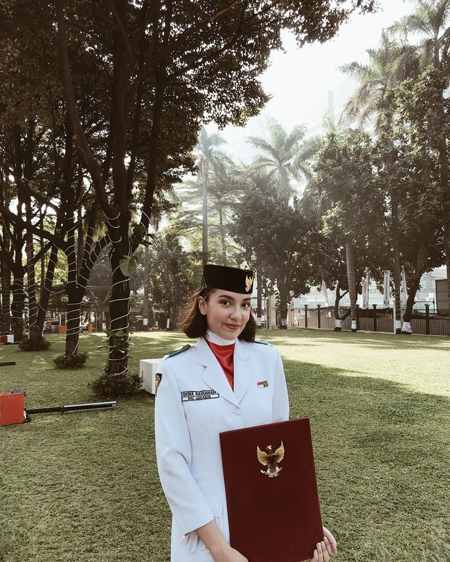 Banyak prestasi yang diukir Ghina, Salah satunya pada 2017 saat ia dikukuhkan sebagai Pasukan Pengibar Bendera Pusaka Tingkat Provinsi DKI Jakarta. (Foto: Instagram/@ghinarai)