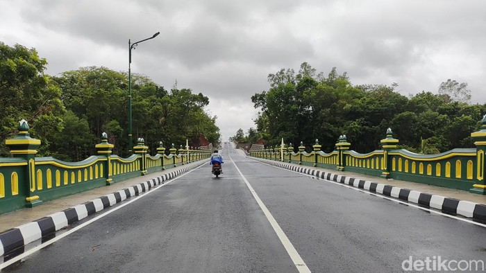 Gubernur DIY Sri Sultan HB X meresmikan ruas jalan Tawang-Ngalang Gunungkidul, Kamis (18/1/2024).