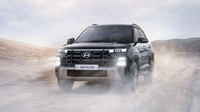 Dari segi tampilan, generasi Creta terbaru memiliki fascia yang lebih tegas, dengan grill berwarna dark chrome berbentuk 3 garis putus-putus. Selain itu terdapat lampu DRL LED berbentuk seperti huruf n. Lampu DRL LED ini juga memanjang di ujung kap mesin atau di atas grill. Foto: Dok. Hyundai India